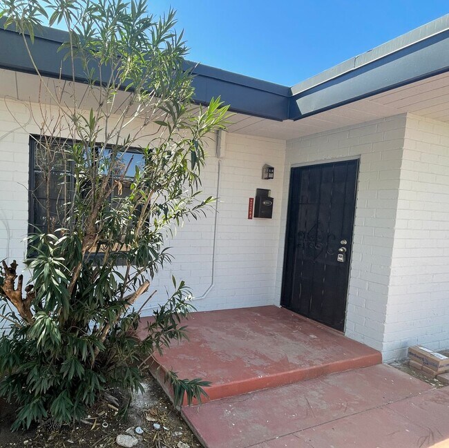 Building Photo - MOVE IN SPECIAL-500.00 OFF 1ST MONTHS RENT...