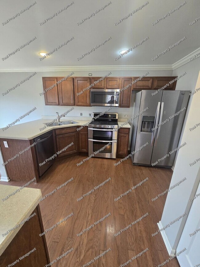 Building Photo - 3 Bedroom Townhome