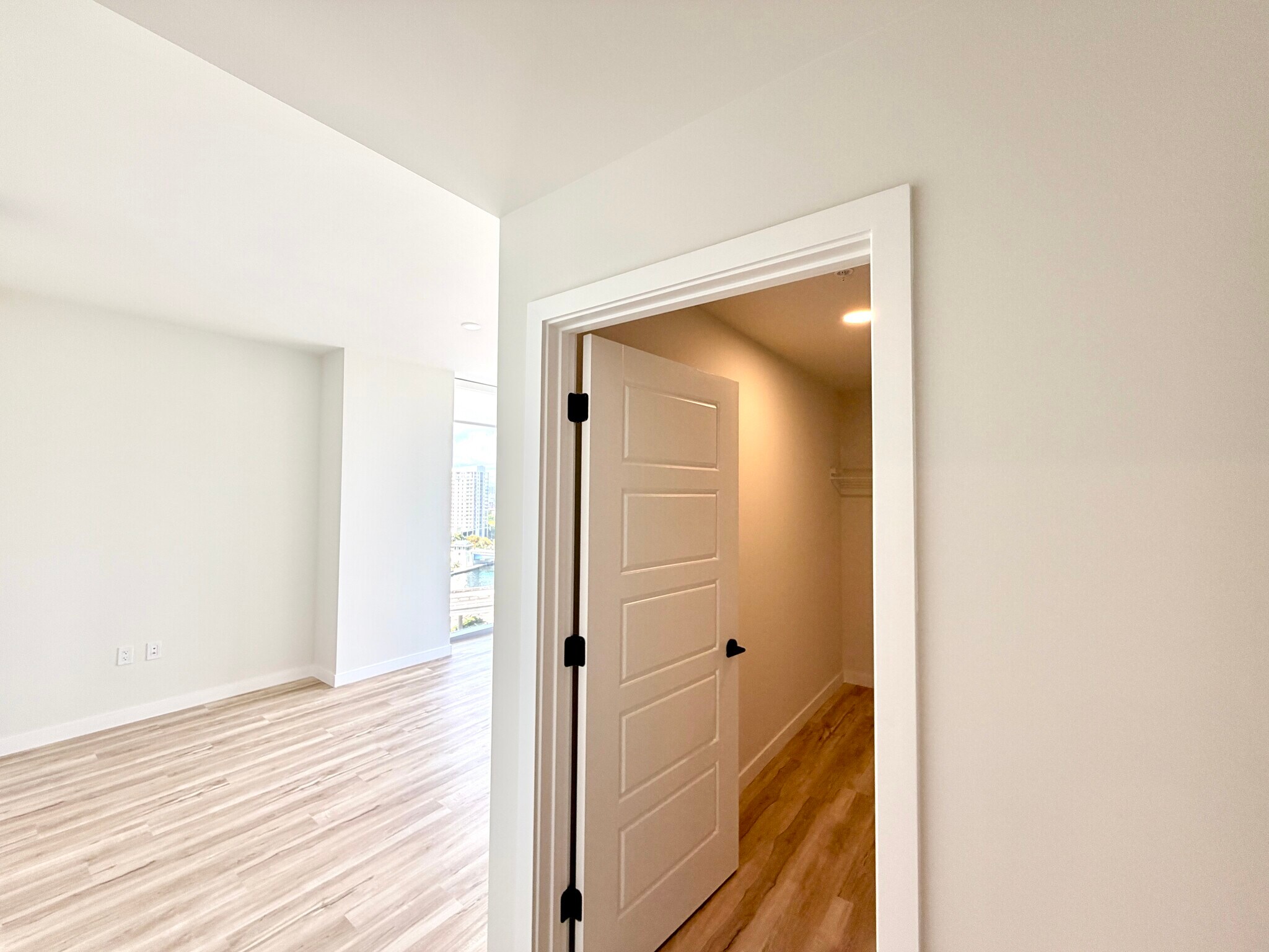 Building Photo - 452 SW 2nd St