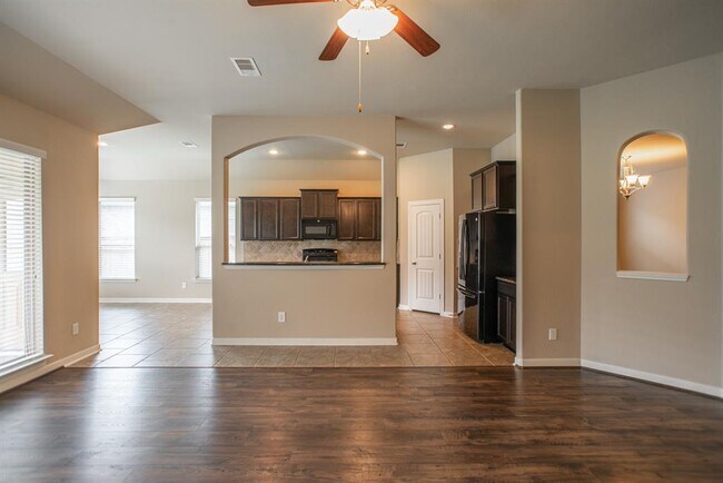 Building Photo - 99 West Wading Pond Circle