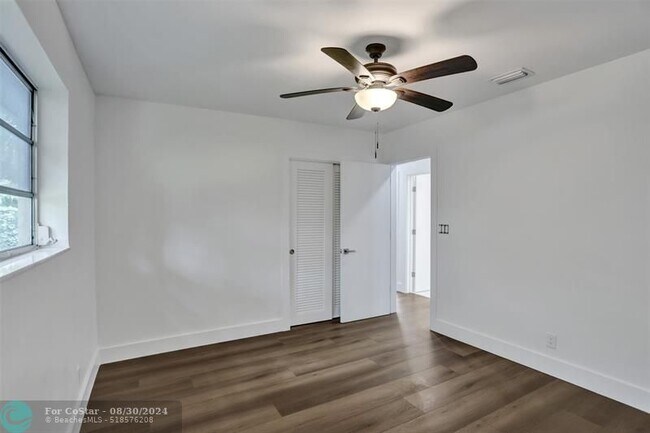 Building Photo - 161 SW 75th Ave
