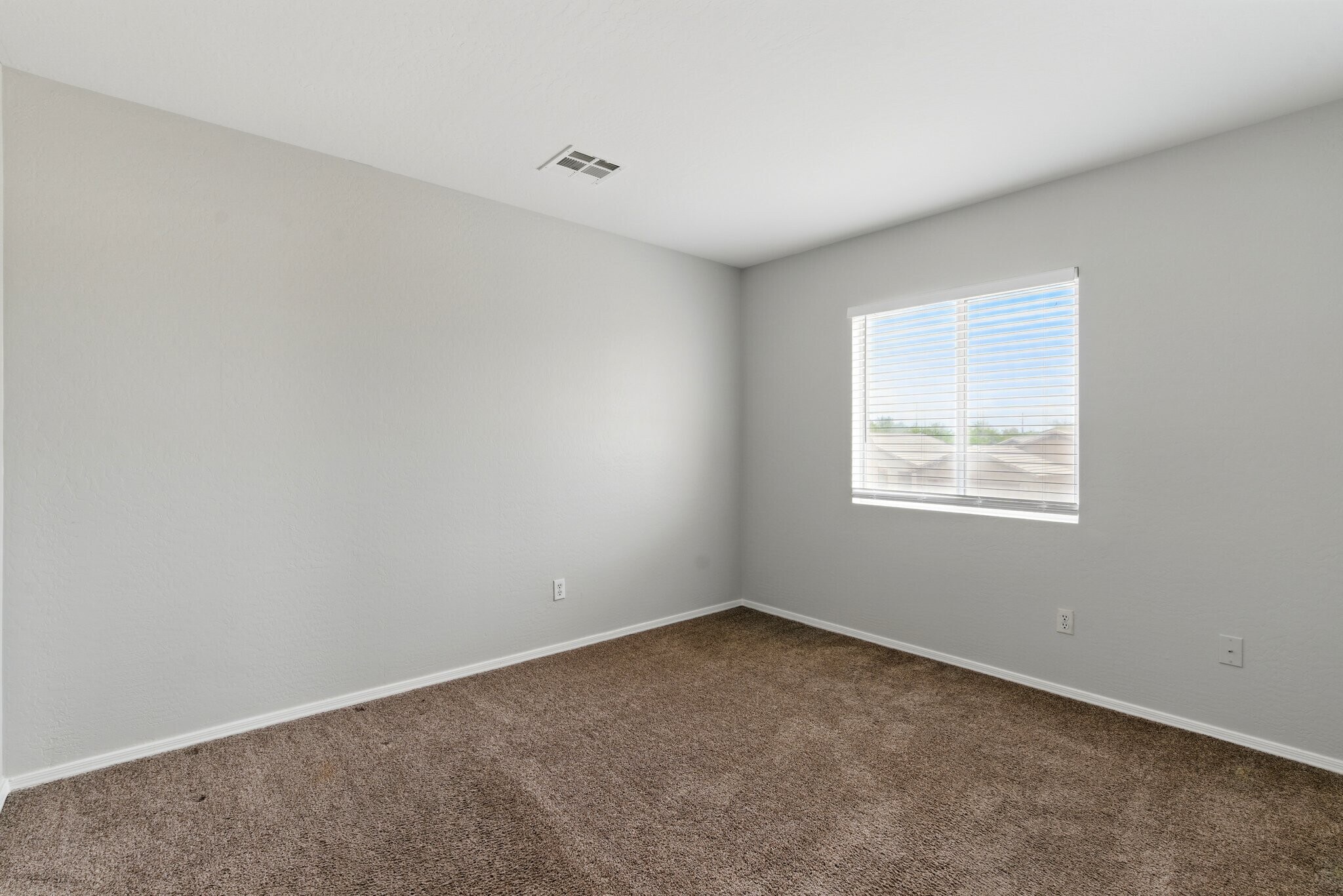 Building Photo - 11546 W Schleifer Dr