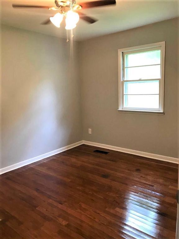 Building Photo - 310 College Park Dr