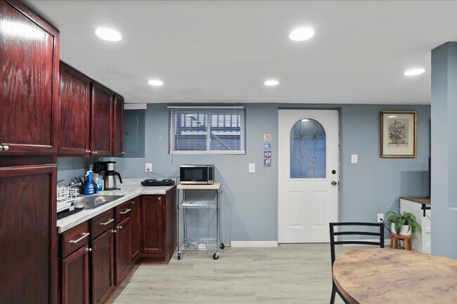 Building Photo - 13715 Dixie Dr