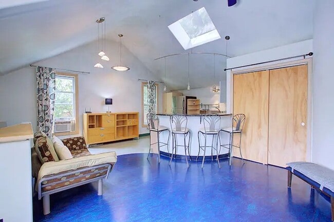 Building Photo - Unique Carriage House in Historic Congress...
