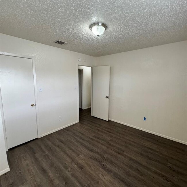 Building Photo - 6901 Wentworth Dr