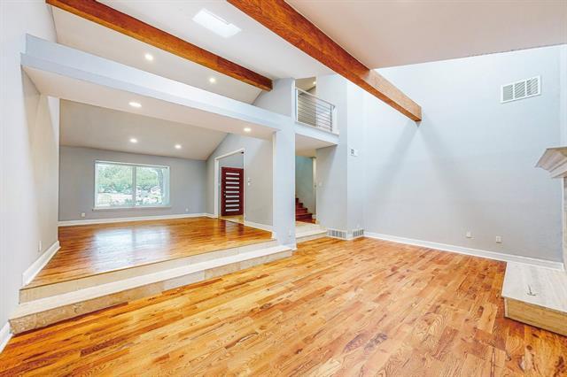 Building Photo - 9405 Pinewood Dr