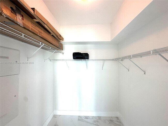 Building Photo - 951 Brickell Ave