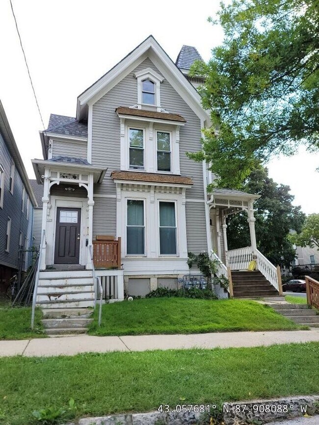 Spacious Brewers Hill Victorian 303 E Lloyd St Milwaukee WI 53212