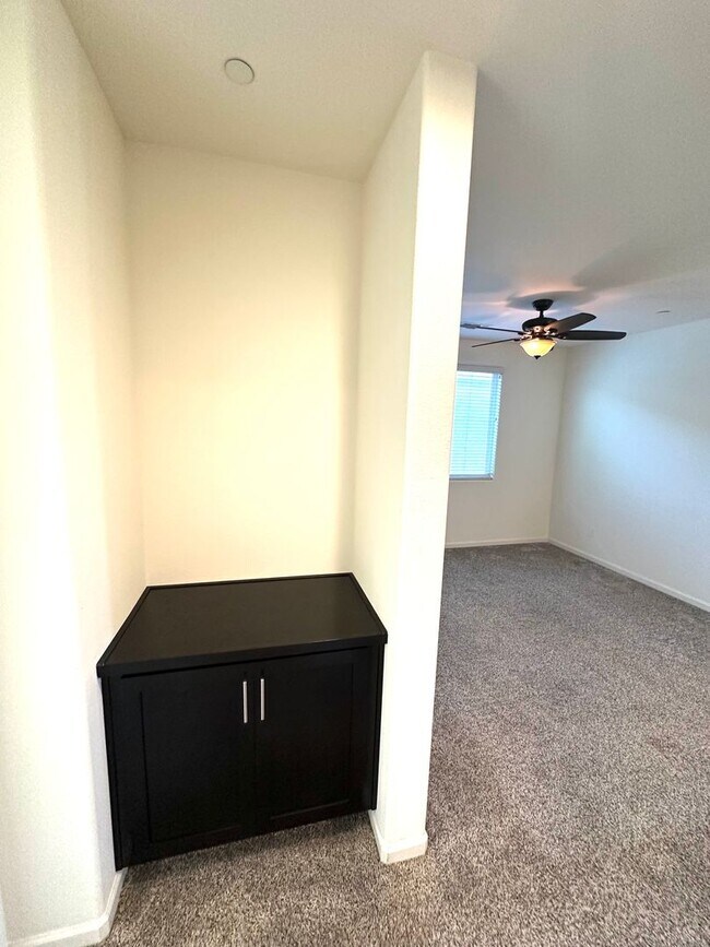 Building Photo - Natomas 3 Bedroom Home with a loft for rent!