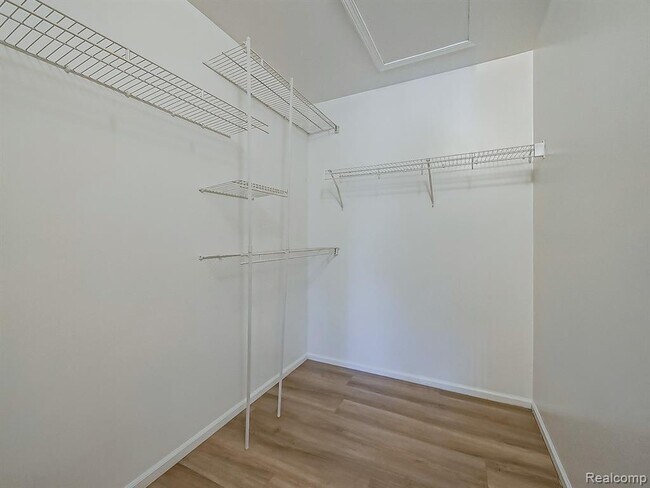 Building Photo - 8208 Chesapeake Cir