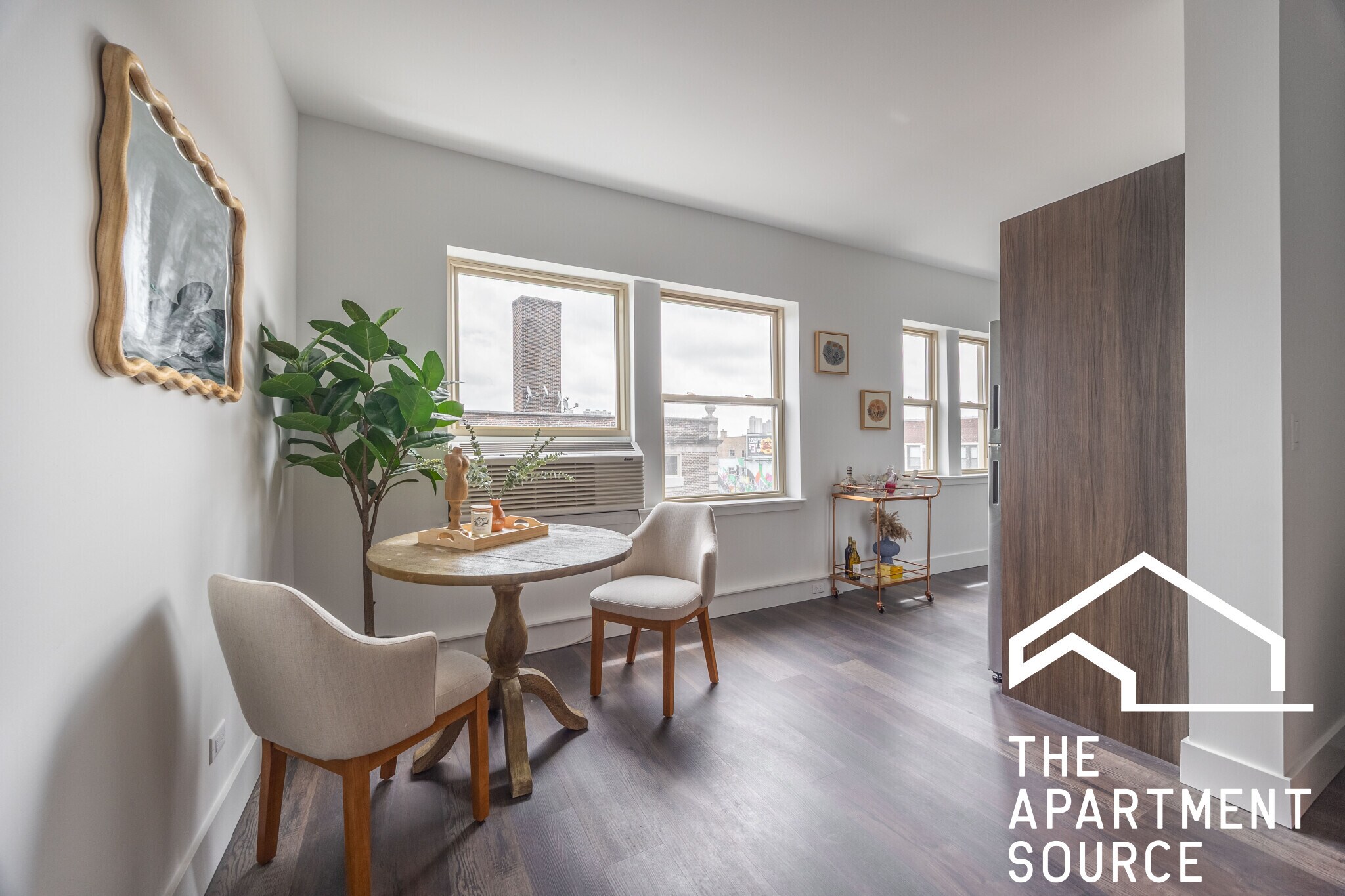 Building Photo - 1553 W Hollywood Ave