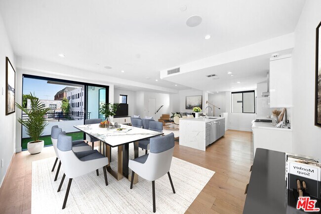 Building Photo - 733 N Gramercy Pl