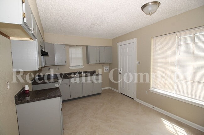 Building Photo - 4780 Hillbrook Rd