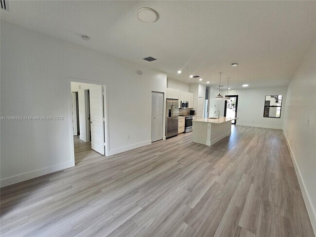 Building Photo - 7831 NW 104th Ave
