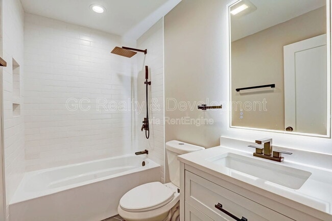 Building Photo - 4329 N Ashland Ave