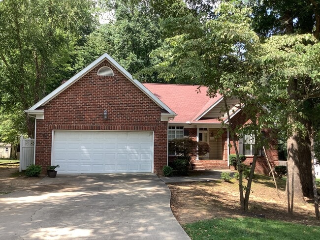 Building Photo - 653 Nova Ave