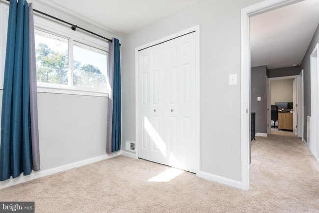 Building Photo - 8601 Cromwell Dr