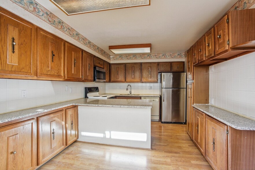 Building Photo - 1050 S Monaco Pky