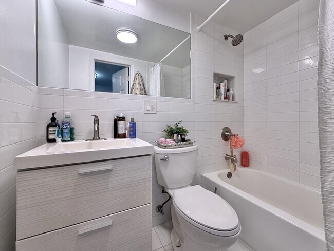 Building Photo - 331 4th St