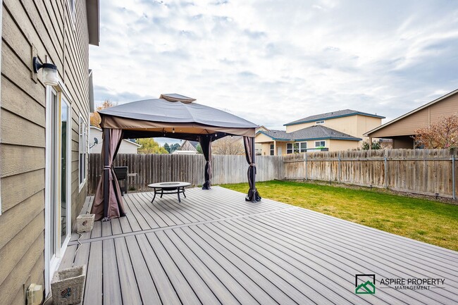 Building Photo - 3 Bed 2.5 Bath Home