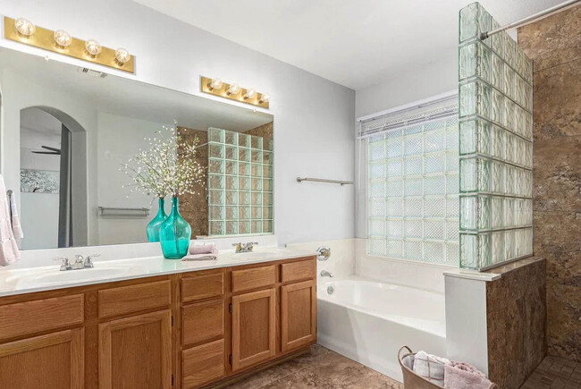 Building Photo - 1381 W Gary Dr