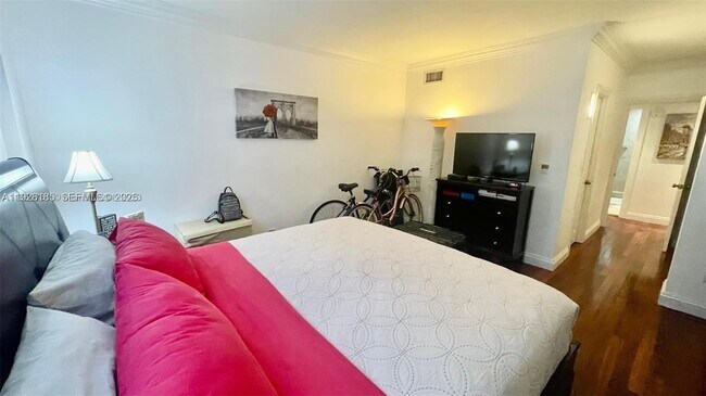 Building Photo - 19390 Collins Ave