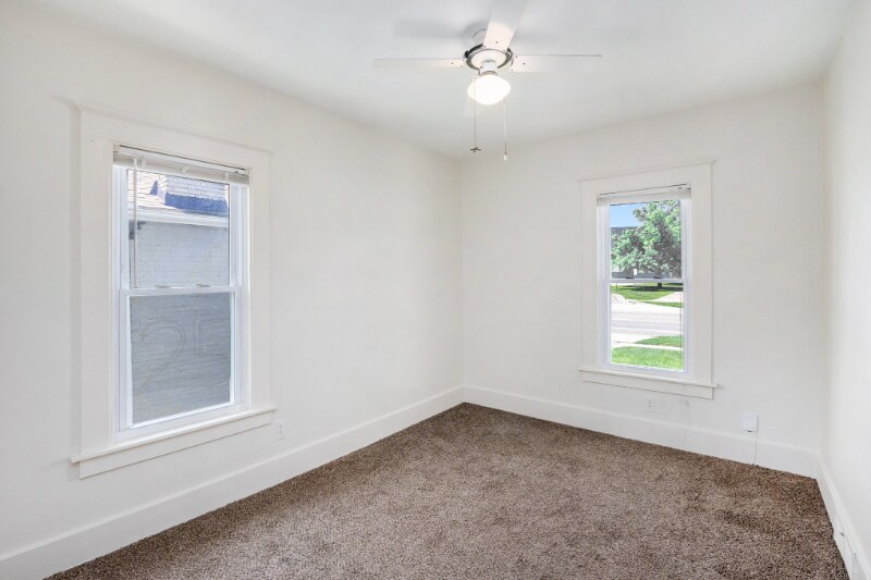 Building Photo - 838 Pinecrest Dr