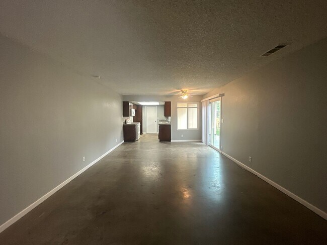 Building Photo - 1331 Frankfort Ct