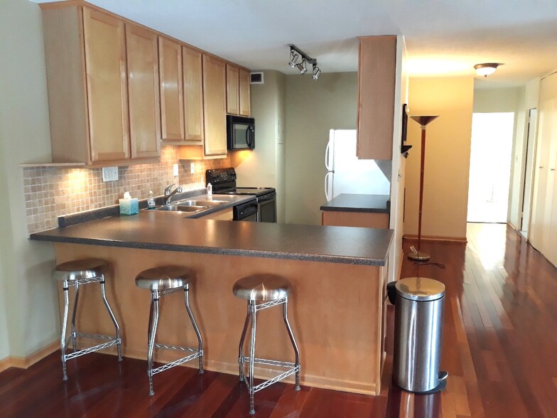 Kitchen with DW, bar seating - 19 S 1st St