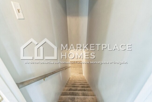 Building Photo - 1717 Briarmanor Dr