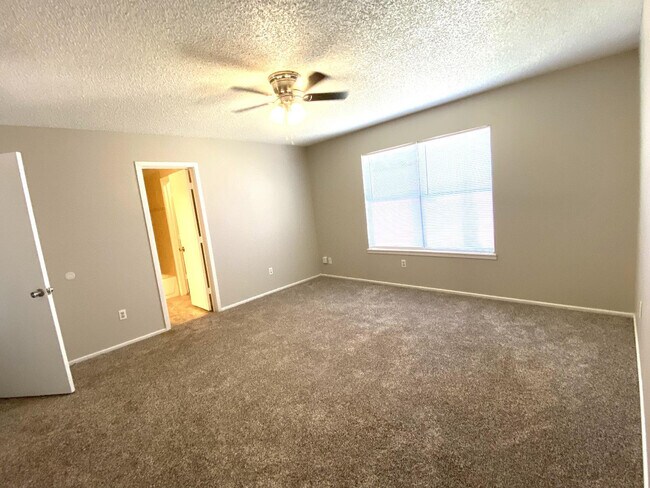 Building Photo - 9818 Jordan Ave