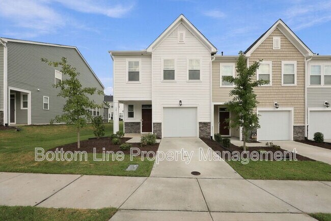 Building Photo - 5811 Woodlawn Dr