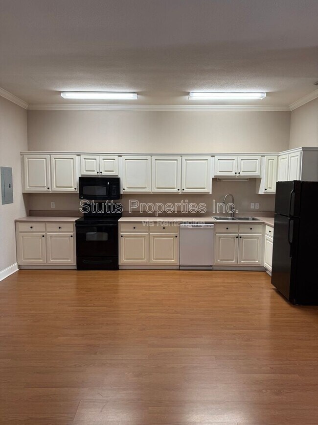 Building Photo - 202 S Cave St