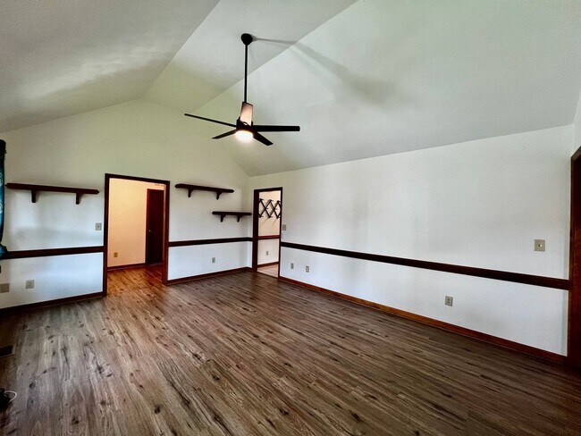 Building Photo - 4 bedroom ranch in the desirable Bellamy W...