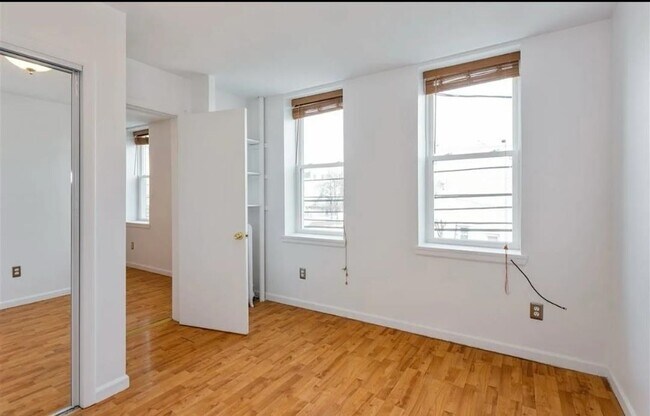 Building Photo - 27 66th St