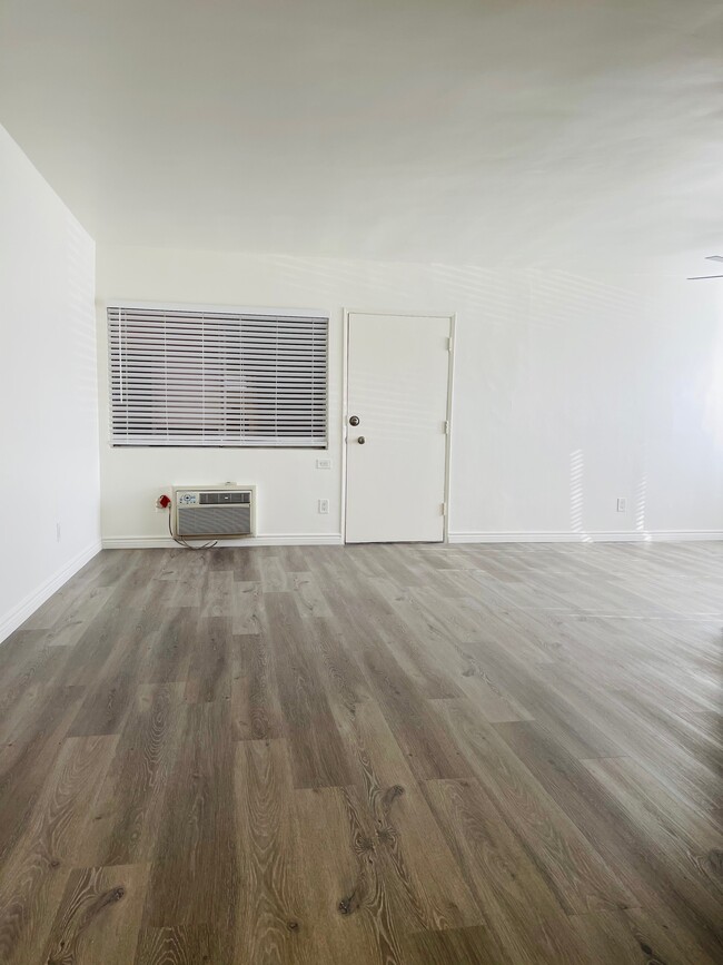 Building Photo - 5635 Laurel Canyon Blvd