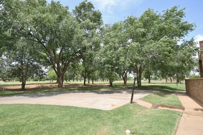 Building Photo - 2 Story Condo on Golf Course / A Great Vie...
