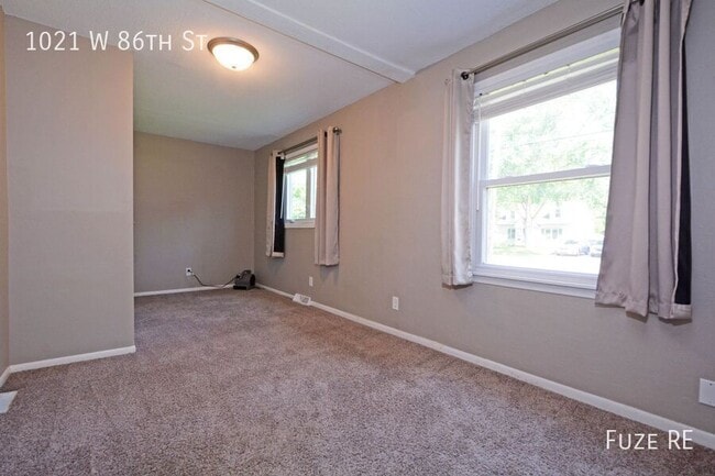 Building Photo - 1021 W 86th St