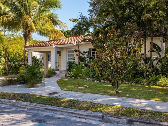 Building Photo - 1009 NW 11th Ct