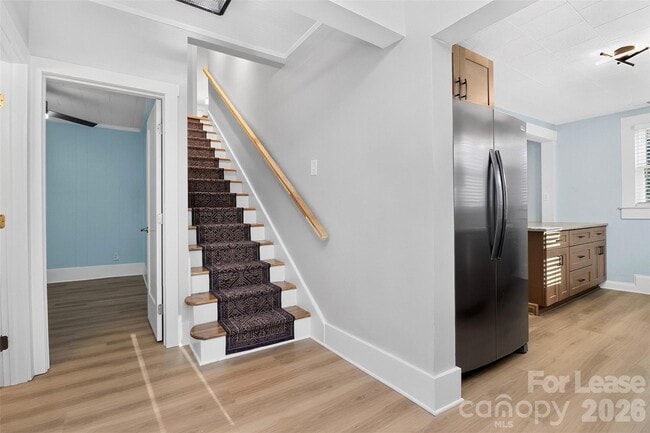 Building Photo - 204 E McNeely Ave