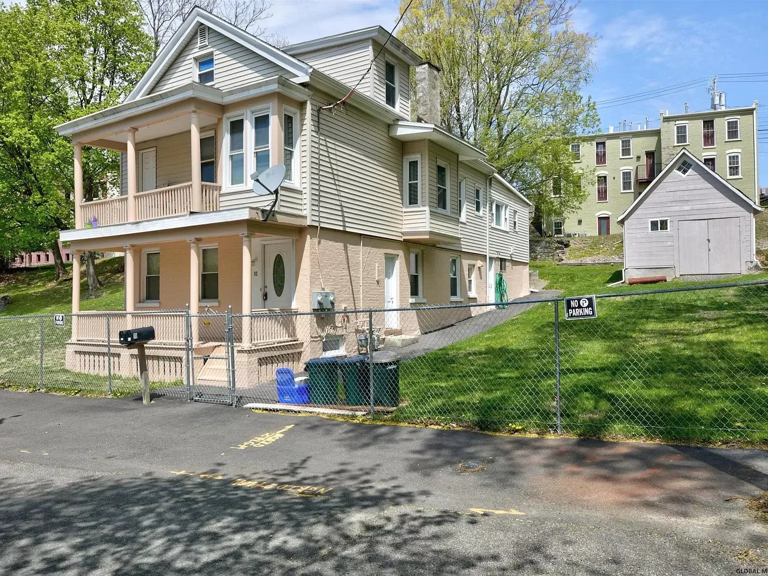 Building Photo - 10 Farm St