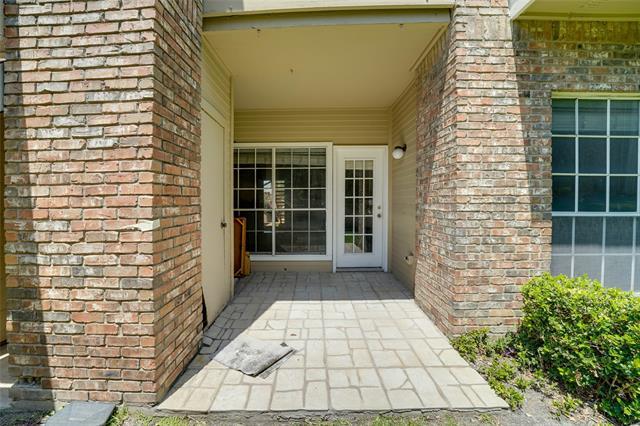 Building Photo - 3550 Country Square Dr