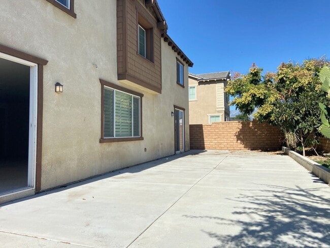 Building Photo - Beautiful 6 bed and 4.5 bath home in West ...