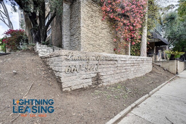 Building Photo - 3949-3945 Los Feliz Blvd