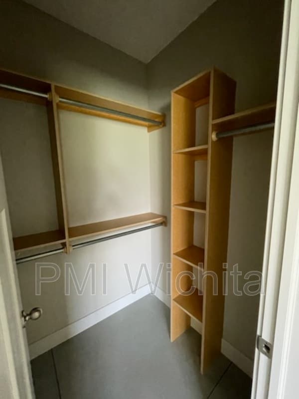 Building Photo - 8111 E 34th Ct S