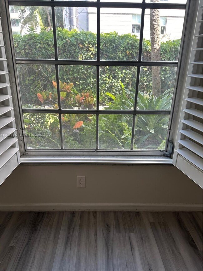 Building Photo - 6600 NE 22nd Way