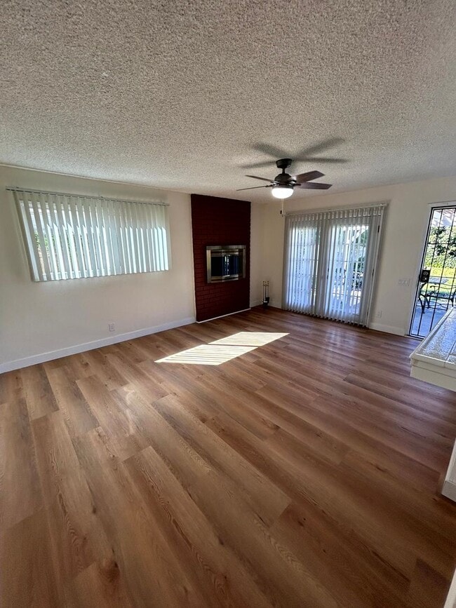 Building Photo - Spacious 4-Bed, 2-Bath Home with a Large Backyard in Prime West Hills!