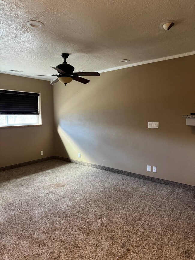 Building Photo - MONROE PROPERTY RENTALS (BLUE HOUSE)