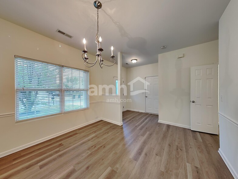 Building Photo - 817 Redland Dr